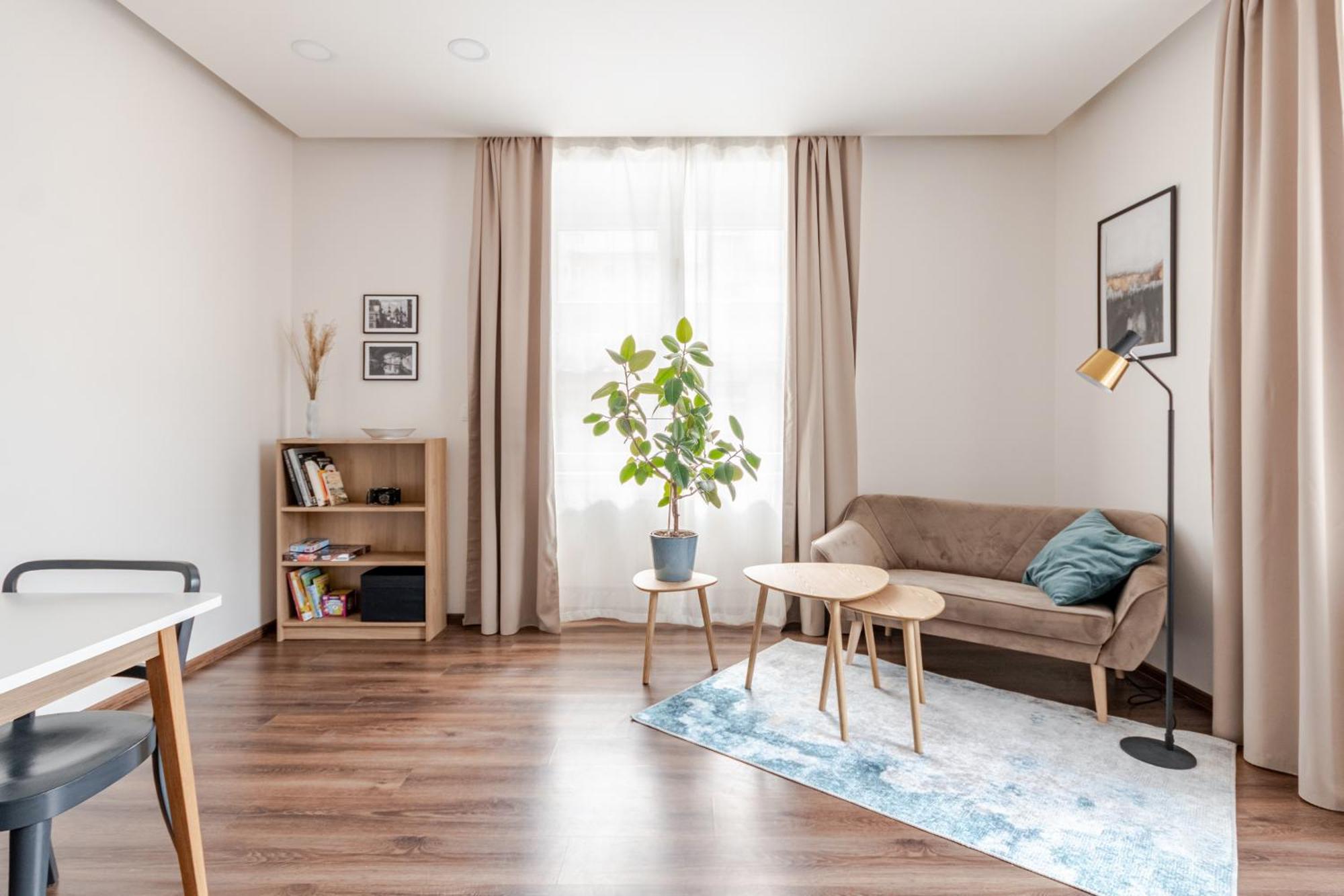 Charm Deco Near Old Town, All-friendly Apartament